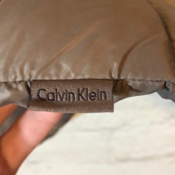 CALVIN KLEIN DOWN FEATHERED HOODED BUBBLE JACKET - Picture 2 of 7